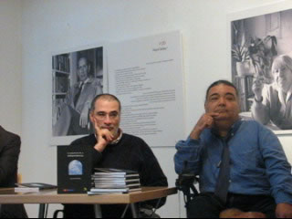 Juan José Maraña y Manuel Lobato durante la presentación del libro [Clic para ampliar la imagen]